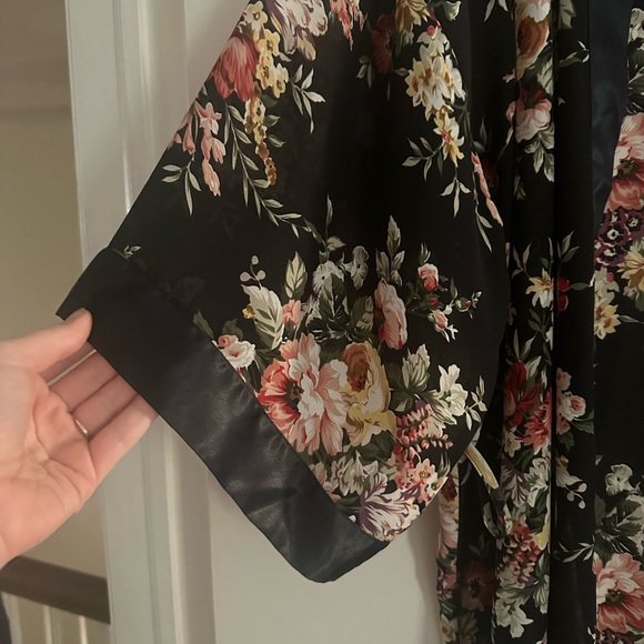 Floral Kimono Robe - Picture 3 of 4